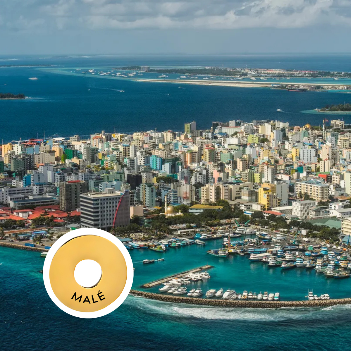 Malé engraved city travel ring